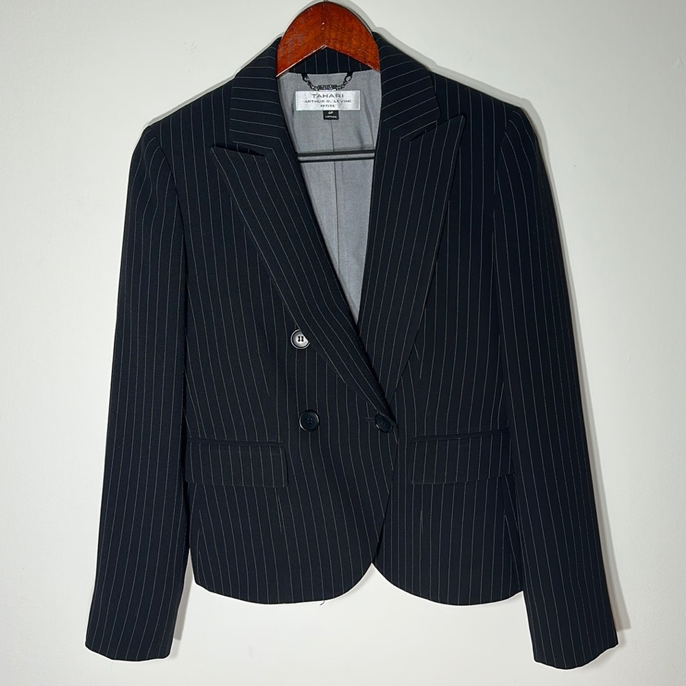 Tahari Arthur S.Levine black white stripped Blazer size petite 4P